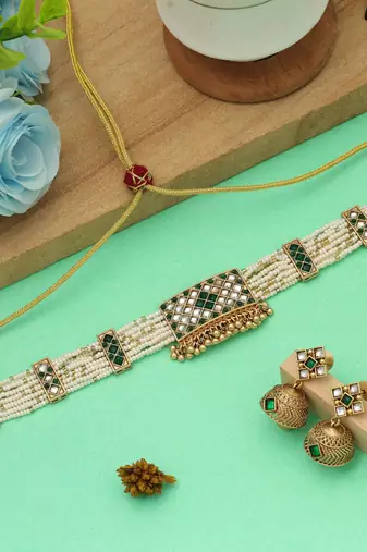 Green color choker matte gold necklace set