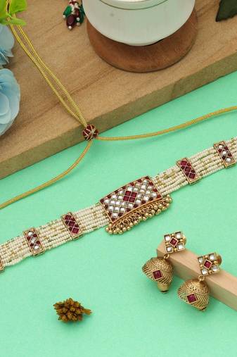 Maroon color choker matte gold necklace set