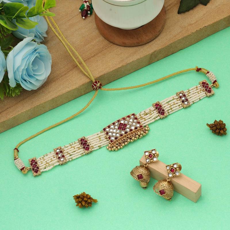 Maroon color choker matte gold necklace set