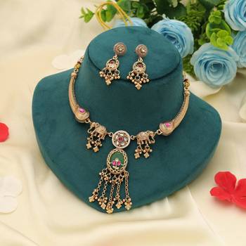rani green stone kundan matte gold alloy choker jewelry 2