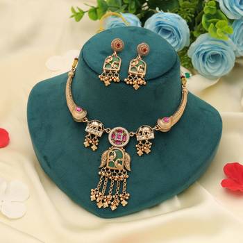 rani green stone kundan matte gold alloy necklace set 2