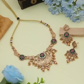 green rani stone kundan matte gold alloy necklace jewelry 1