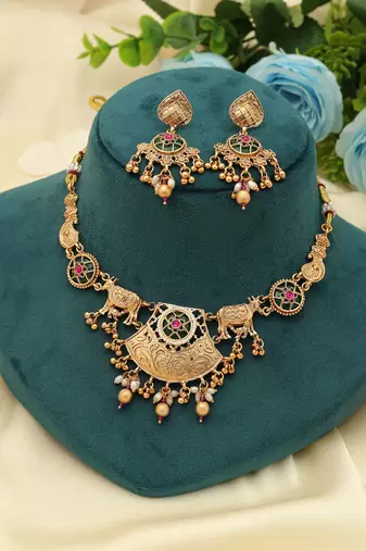 green rani stone kundan matte gold alloy necklace jewelry