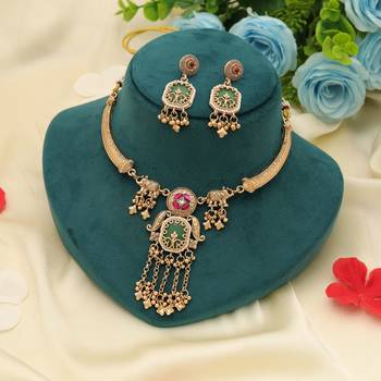 green rani stone kundan matte gold alloy choker set 2
