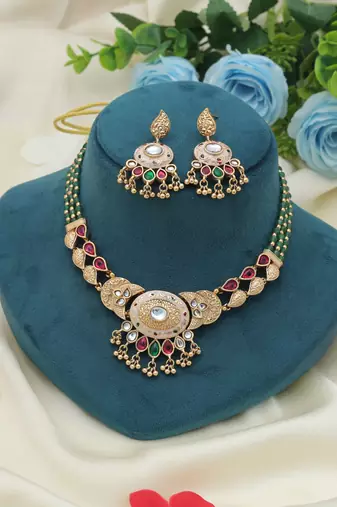 rani green stone kundan matte gold alloy choker necklace