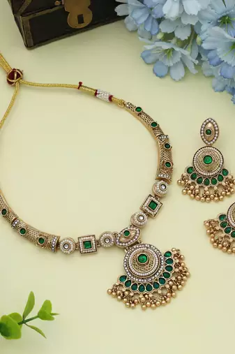 Green color matte gold necklace set