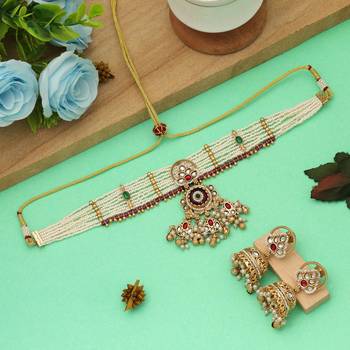 maroon stone kundan matte gold alloy necklace set 1