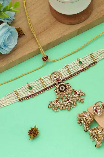 Maroon color choker matte gold necklace set