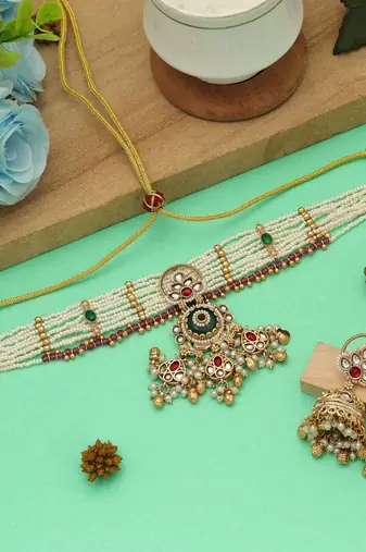 Green color choker matte gold necklace set