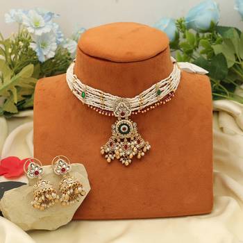 green stone kundan matte gold alloy choker set 2