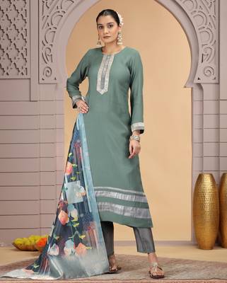 Green chiffon kurta set with loose pant & dupatta 5