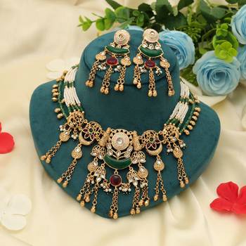 maroon green beaded kundan matte gold necklace set 2