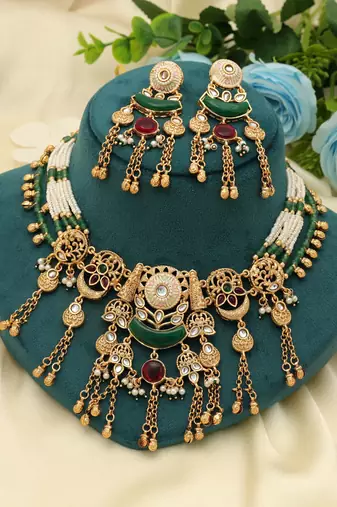 maroon green beaded kundan matte gold necklace set