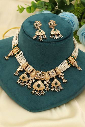 Green color matte gold necklace set