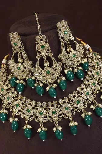 beautiful green antique gold plated ad/zircon work polki necklace jewelry set with maangtika