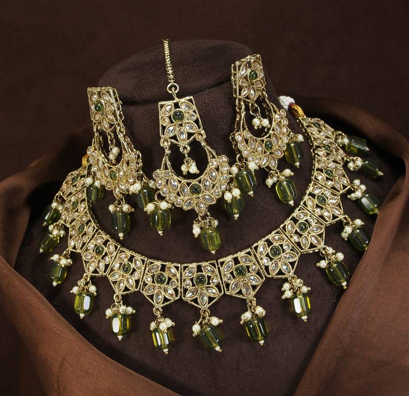beautiful green antique gold plated ad/zircon work polki necklace jewelry set with maangtika