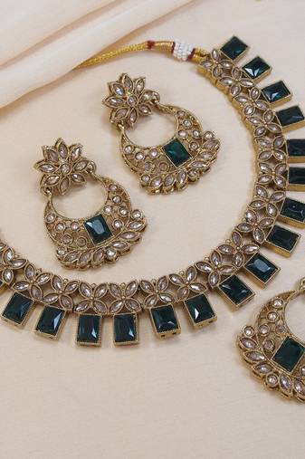 stunning green antique gold plated ad/zircon work polki necklace jewelry set with maangtika