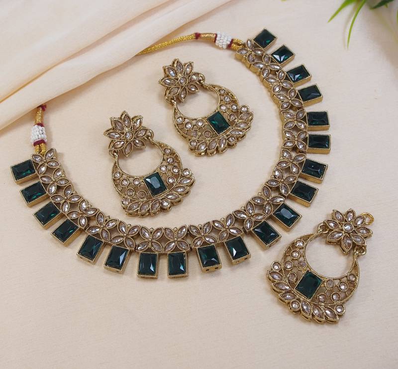 stunning green antique gold plated ad/zircon work polki necklace jewelry set with maangtika