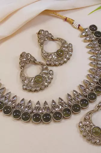 stunning green antique gold plated ad/zircon work polki necklace jewelry set with maangtika