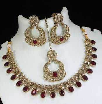 beautiful maroon antique gold plated ad/zircon work polki necklace jewelry set with maangtika 2