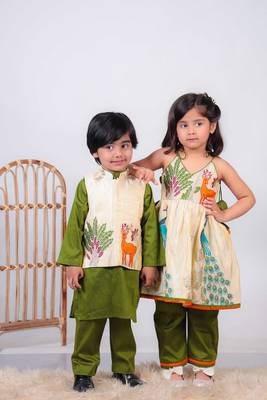 green silk embroidered kurta pant set with jacket 4