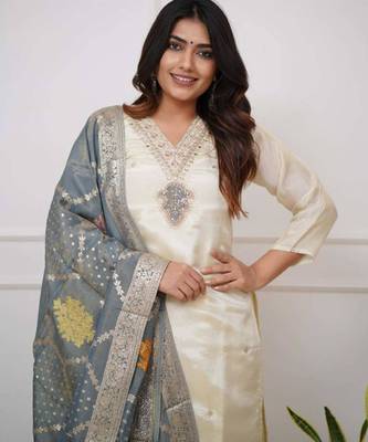 Off white viscose embroidered kurta set 3