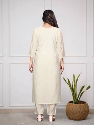 Off white viscose embroidered kurta set 4
