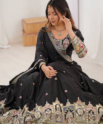 Womens's Chinnon Traditional Motiff Semi-Stitched Lehenga Choli With Dupatta Set 3