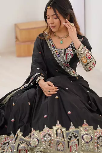 Womens's Chinnon Traditional Motiff Semi-Stitched Lehenga Choli With Dupatta Set