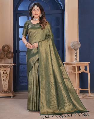 green gold zari kanchipuram silk saree 4