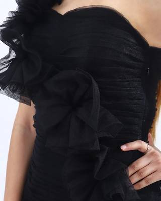Elegant strapless little black cocktail dress 3