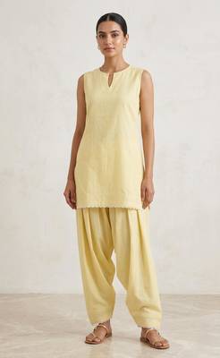 yellow slub cotton kurta set with farshi salwar pants 5