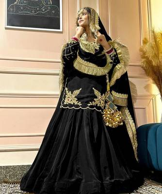 Black Embroidery Crep Lehenga Dupatta With Top 2