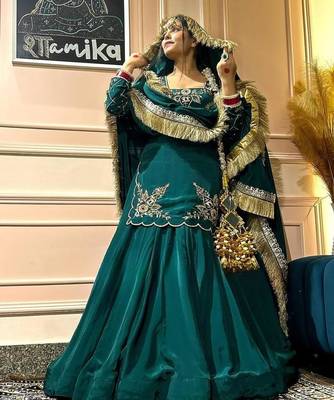 green crepe silk blend embroidered lehenga set with dupatta 2