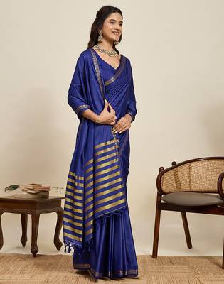 navy blue silk blend saree with gold zari border and striped pallu 4