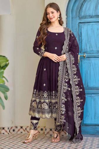 Purple silkblend embroidered kurta set