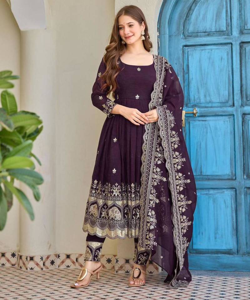 Purple silkblend embroidered kurta set