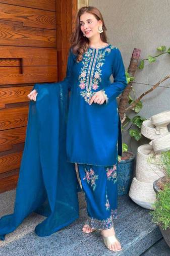 Teal crepe embroidered kurta set