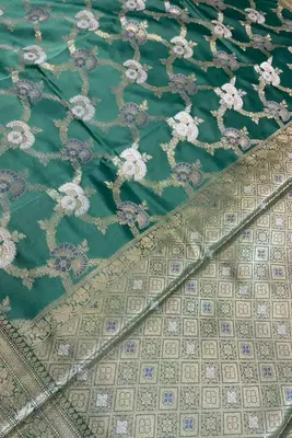 emerald green semi silk floral zari jaal banarasi saree 3