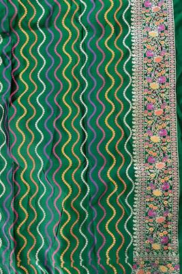 green mashru silk floral zari booti banarasi saree 5