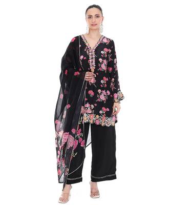 black crepe kurta set with printed floral work 5