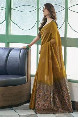 Floral zari silk blend saree 2