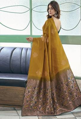 Floral zari silk blend saree 3