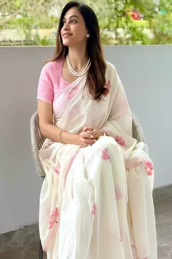 Floral printed pure linen saree with unstiched blouse piece