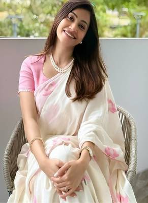 Floral printed pure linen saree with unstiched blouse piece 3