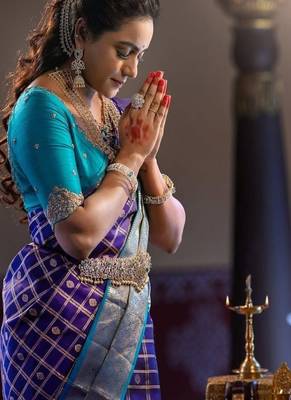 blue art silk kanjeevaram saree with checked woven design 3
