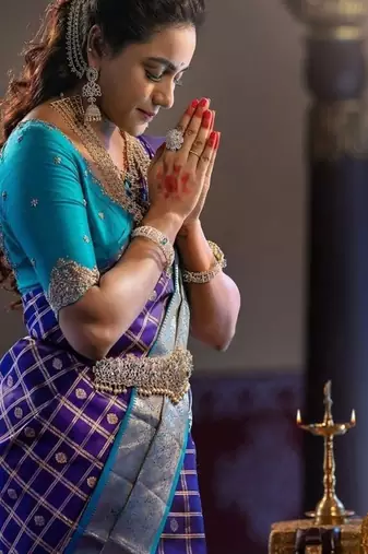 blue art silk kanjeevaram saree with checked woven design