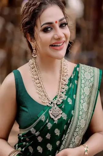 green art silk kanjeevaram saree with woven zari motifs