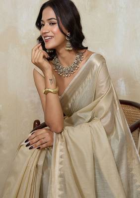 Woven design saree with unstitched blouse piece 2