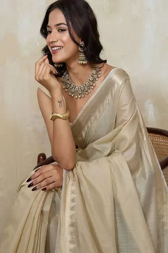 Woven design saree with unstitched blouse piece